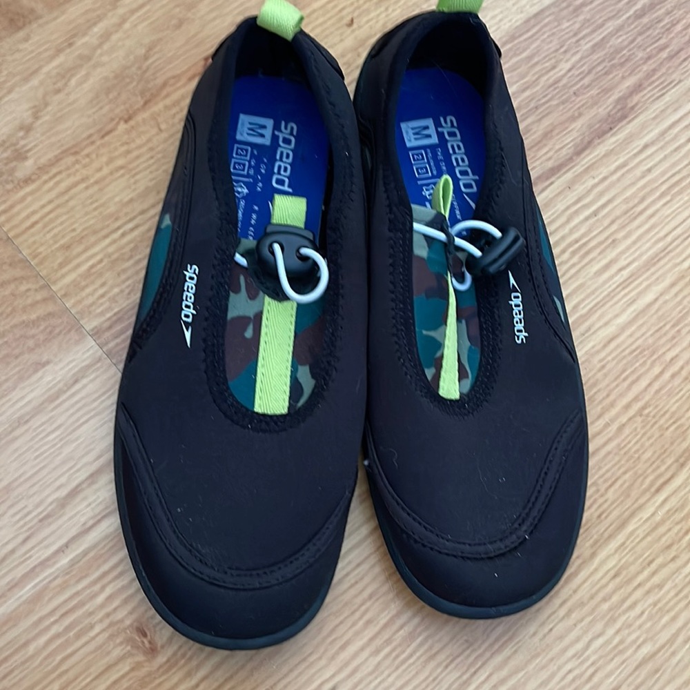 Speedo Water Shoes - Size 2/3
